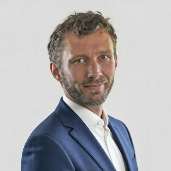 Matti Edward, CEO de AJUDAVI, empresa de acompañamiento a personas mayores
